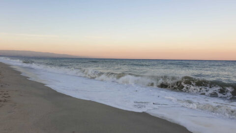 Vista del mare dalla spiaggia